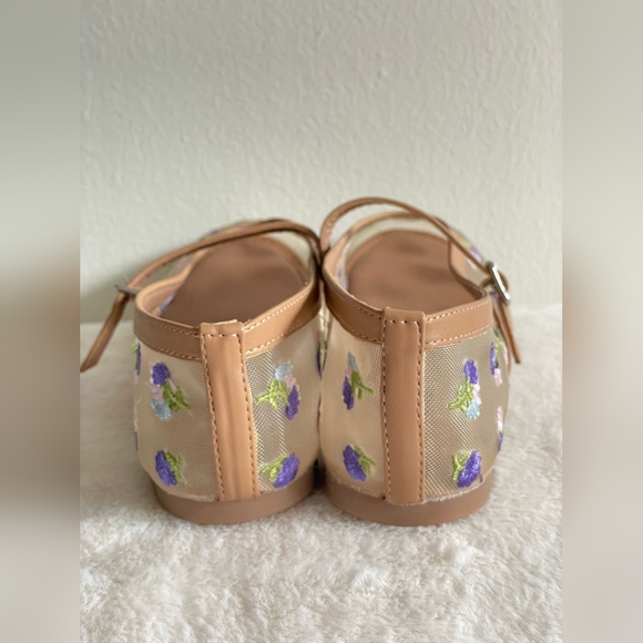 No Boundaries Floral Embroidered Women's Shoes - Tan - Picture 3 of 7